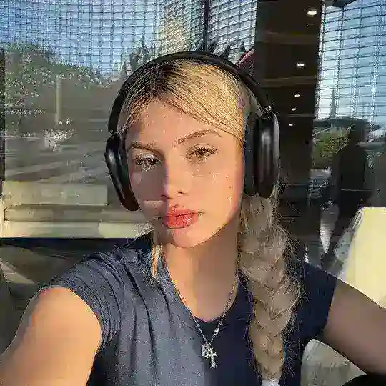 Gia Loverr - Gisell Valenciano Telegram Channel Avatar