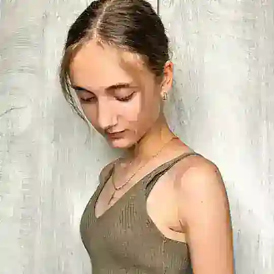 Ariana. bee🐝🐝🐝❤️❤️❤️ Telegram Channel Avatar