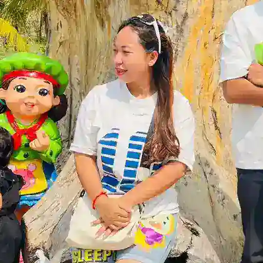 Jee_Houng ចែ ហួង Telegram channel