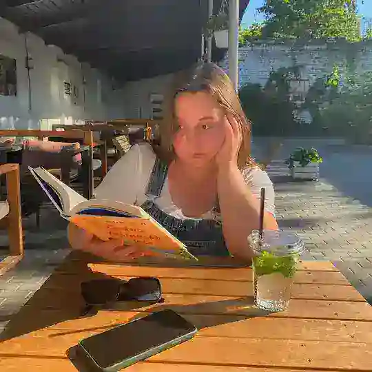 книжкова дегустаторка🍷📚 Telegram Channel Avatar