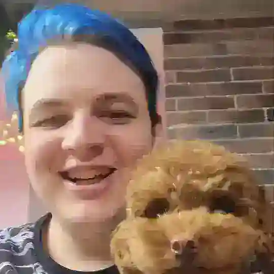 Пятёрка смотрит Telegram Channel Avatar