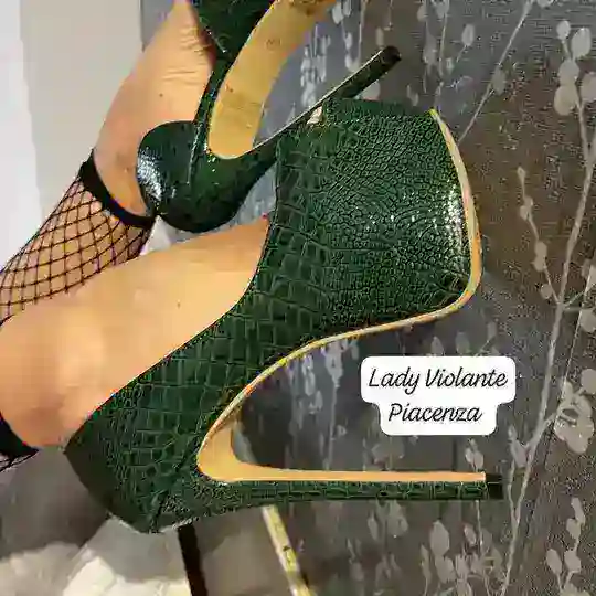 Lady Violante Piacenza Presenza • Mente • Fascino. Soft BDSM... connessione, intensità. Uno spazio riservato. Non è per tutti. Telegram Channel Avatar