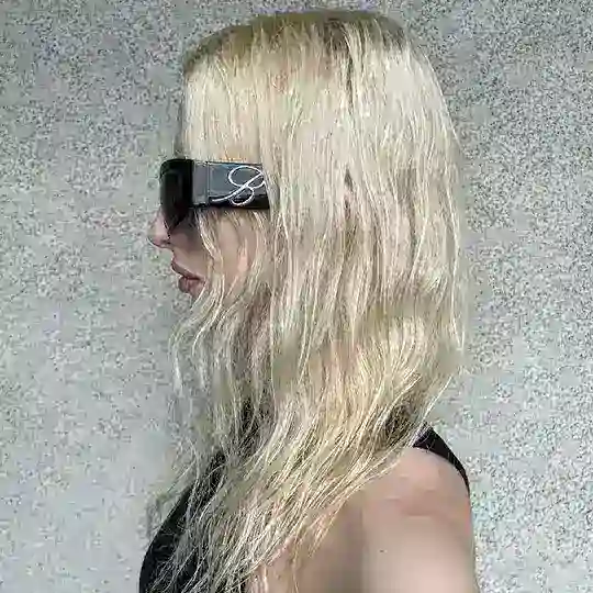 Blonde Mail Telegram Channel Avatar