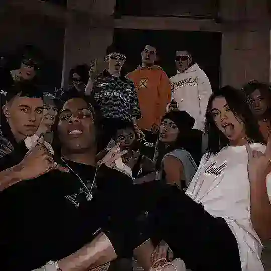 Dɪꜰꜰᴇʀᴇɴᴛ Fʟᴀɢ One♦️Bond