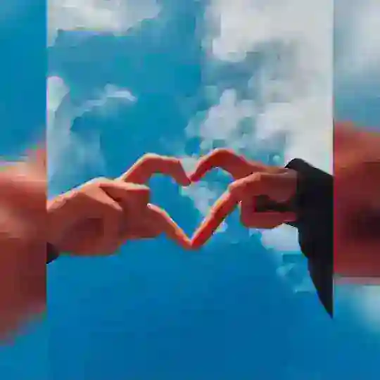 π»ππ πΈπππ ππ π΄ππππ
π πππ£π¨π