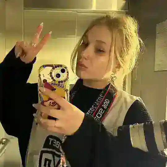 блондинка отвечает