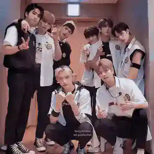 STRAY KİDS~STAY~SOHBET