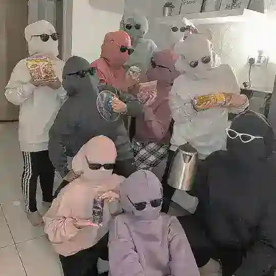 𝕊𝕀ℕ𝔾𝕃𝔼'𝕊 ℂ𝔼𝕃𝔼𝔹ℝ𝔸𝕋𝕀𝕆ℕ 𝔾𝔸ℕ𝔾