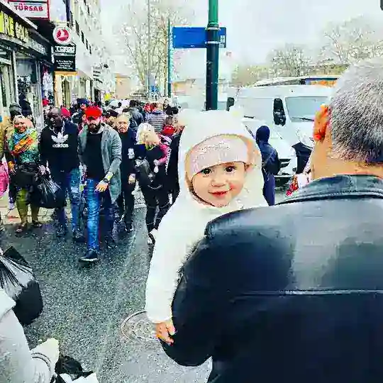 • َتٌيْلَقُرٌأُمِيْ • َ