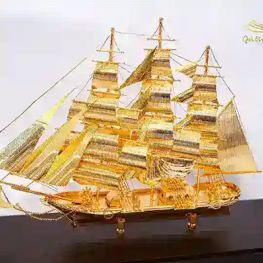 CHUYẾN TÀU VỀ BỜ