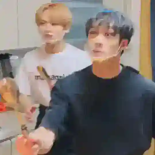 𝑺𝑻𝑨𝒀 𝑮𝑹𝑶𝑼𝑷 (StrayKids)