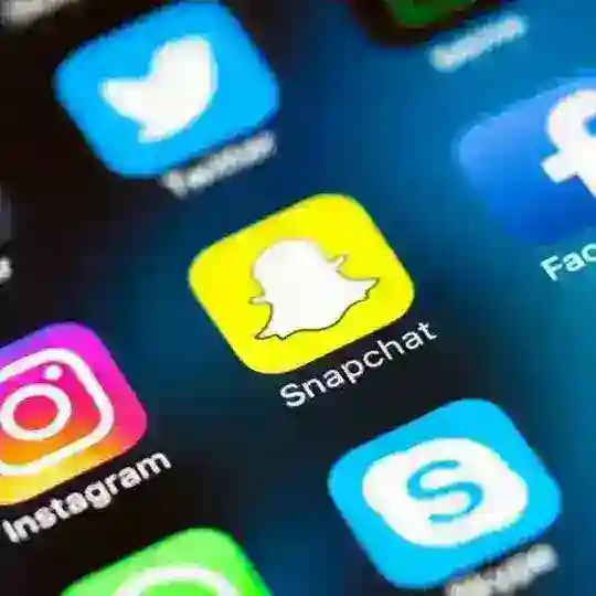 Social Media Accounts ( Facebook , Instagram , Snapchat , Twitter ) Buy & Sell