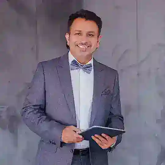 Стоматолог Dr. Kapil Khurana / элайнеры / виниры